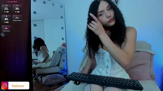 Snapshot of Lia_Tinez chatting on 02-05-25, 01:26 Lia Tinez online show from 02-05-25, 01:26