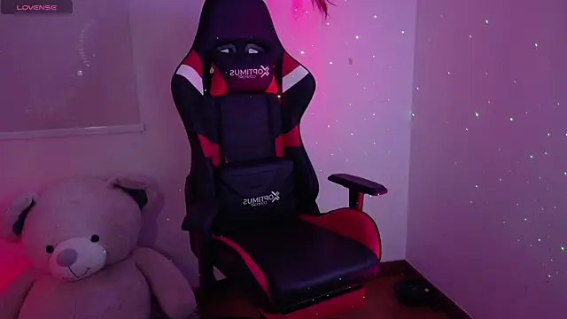 Lia Tinez online show from 11-25-25, 12:00