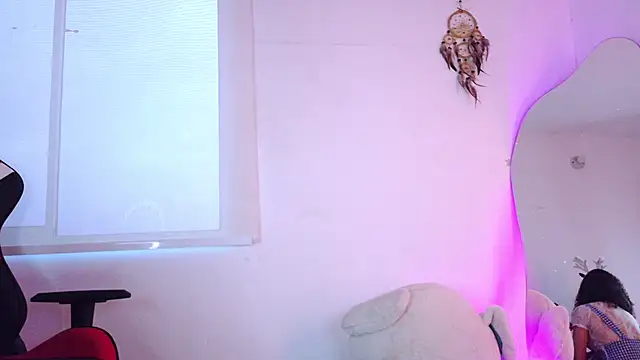 Lia Tinez online show from 12-22-25, 10:43