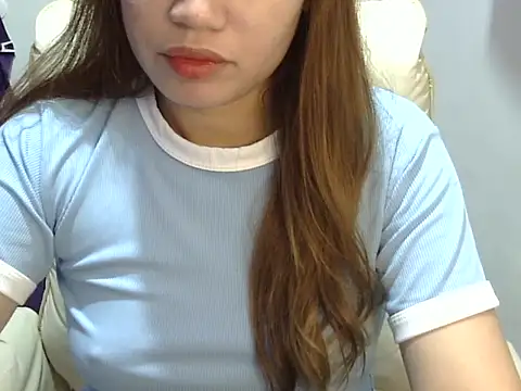    zurIII09  online show from 04-13-26, 02:43