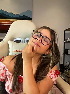 Snapshot of Stormiie777 chatting on 01-04-25, 05:16 Stormiie777 online show from 01-04-25, 05:16