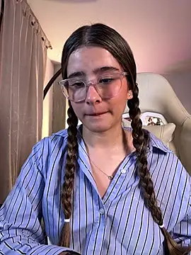 Snapshot of Stormiie777 chatting on 02-03-26, 02:53 Stormiie777 online show from 02-03-26, 02:53