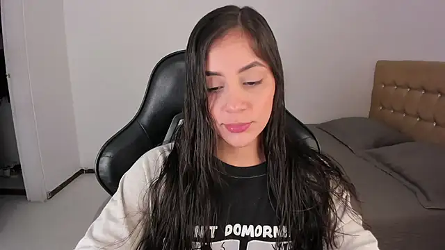 EmmaGrace1999 online show from 05-21-26, 02:31
