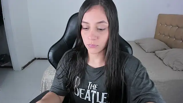 EmmaGrace1999 online show from 10-20-25, 02:35