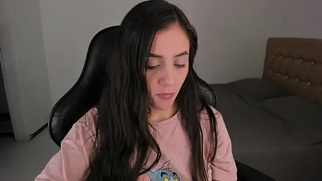 EmmaGrace1999 online show from 05-24-26, 04:56
