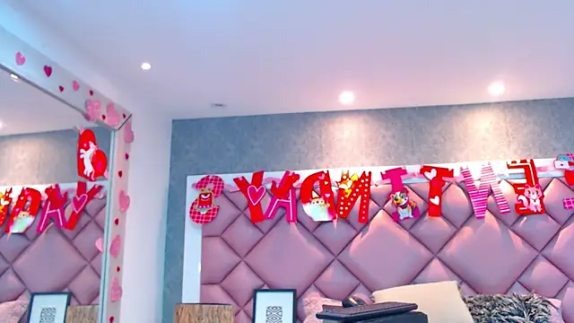 DanielaDuff online show from 10-12-25, 07:37