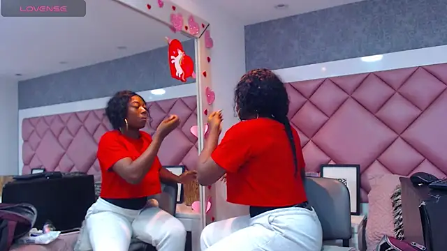 DanielaDuff online show from 10-25-25, 07:47