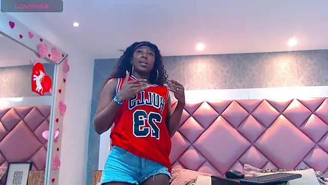 DanielaDuff online show from 10-16-25, 08:06