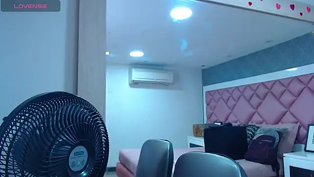 DanielaDuff online show from 10-28-25, 07:46