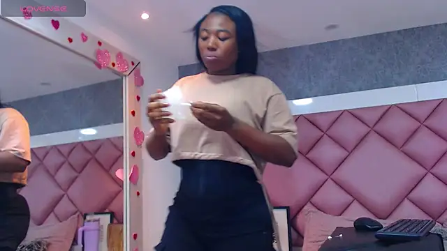 Snapshot of DanielaDuff chatting on 06-16-26, 08:20 DanielaDuff online show from 06-16-26, 08:20