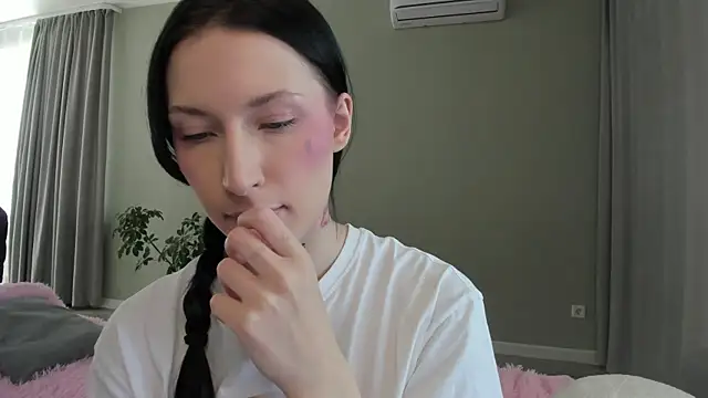 JenniferQueen11 online show from 09-20-25, 06:18