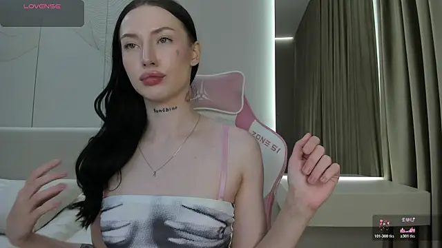 JenniferQueen11 online show from 05-21-26, 02:47