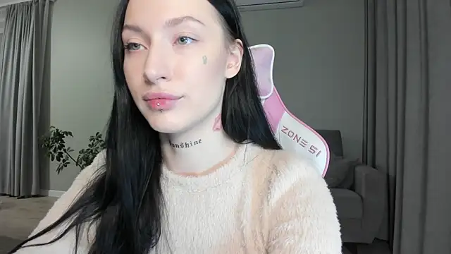 JenniferQueen11 online show from 10-17-25, 12:07