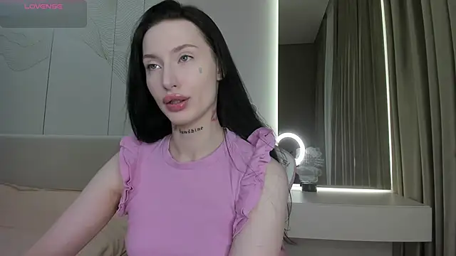 Snapshot of JenniferQueen11 chatting on 06-19-26, 05:30 JenniferQueen11 online show from 06-19-26, 05:30