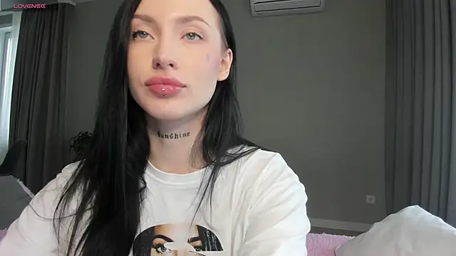 JenniferQueen11 online show from 09-28-25, 10:00