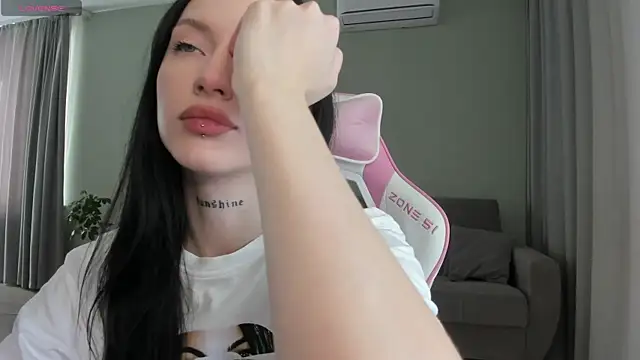 JenniferQueen11 online show from 10-16-25, 06:43