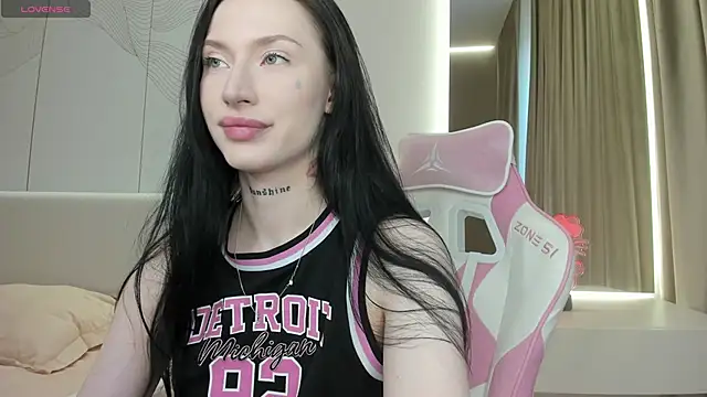 Snapshot of JenniferQueen11 chatting on 06-15-26, 11:26 JenniferQueen11 online show from 06-15-26, 11:26