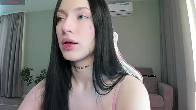 JenniferQueen11 online show from 10-12-25, 09:43