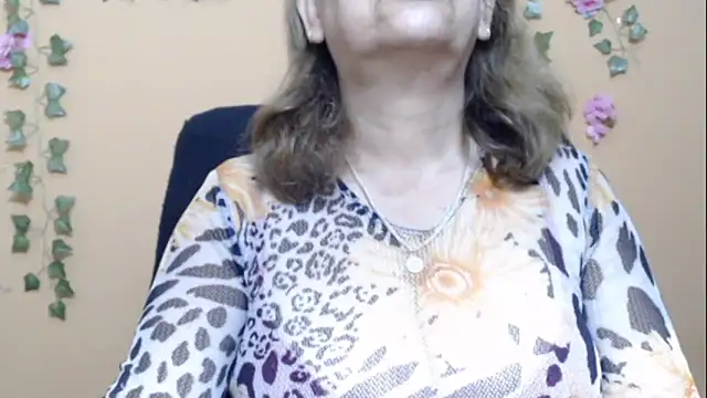 Snapshot of Hellensextits chatting on 01-12-25, 10:45 Hellensextits online show from 01-12-25, 10:45