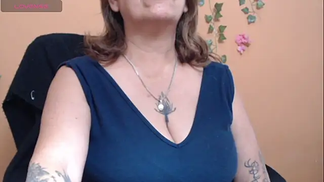 Snapshot of Hellensextits chatting on 03-10-25, 09:18 Hellensextits online show from 03-10-25, 09:18