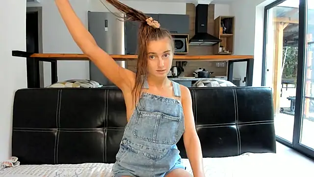 ElizSweet online show from 11-14-25, 08:40