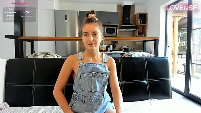 Snapshot of ElizSweet chatting on 01-18-26, 07:12 ElizSweet online show from 01-18-26, 07:12