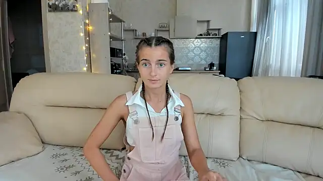 Snapshot of ElizSweet chatting on 09-08-25, 03:00 ElizSweet online show from 09-08-25, 03:00
