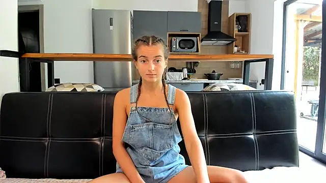 Snapshot of ElizSweet chatting on 10-16-25, 08:55 ElizSweet online show from 10-16-25, 08:55