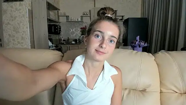 Snapshot of ElizSweet chatting on 03-09-25, 08:10 ElizSweet online show from 03-09-25, 08:10