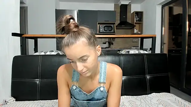 Snapshot of ElizSweet chatting on 10-20-25, 09:15 ElizSweet online show from 10-20-25, 09:15