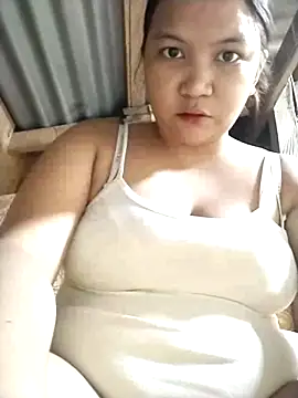 Snapshot of milkytitsmom4u chatting on 02-26-26, 04:51 milkytitsmom4u online show from 02-26-26, 04:51