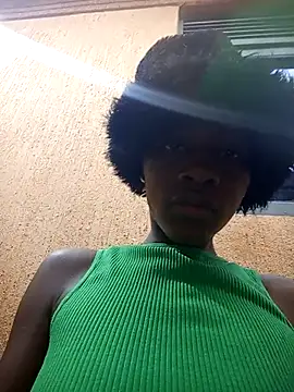 Snapshot of Petite_li chatting on 12-20-25, 04:26 Petite li online show from 12-20-25, 04:26