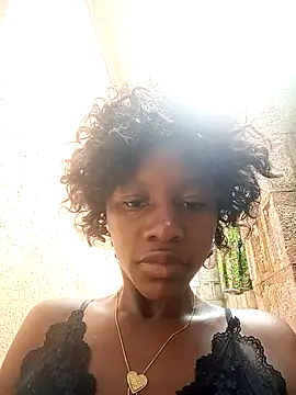 Snapshot of Petite_li chatting on 01-13-26, 06:17 Petite li online show from 01-13-26, 06:17