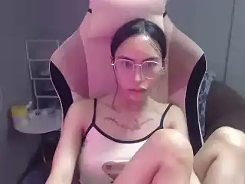 Snapshot of sexybigcockandtits chatting on 02-20-25, 01:40 sexybigcockandtits online show from 02-20-25, 01:40