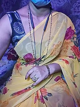 Snapshot of XBHUUME chatting on 10-10-25, 04:41 XBHUUME online show from 10-10-25, 04:41