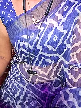 Snapshot of XBHUUME chatting on 03-17-25, 05:27 XBHUUME online show from 03-17-25, 05:27