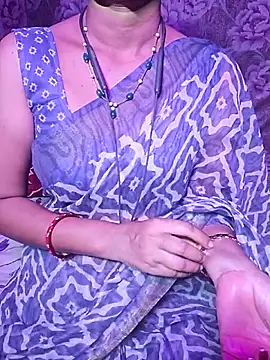 Snapshot of XBHUUME chatting on 10-08-25, 04:08 XBHUUME online show from 10-08-25, 04:08