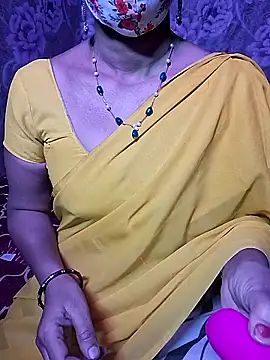 Snapshot of XBHUUME chatting on 02-10-25, 05:19 XBHUUME online show from 02-10-25, 05:19