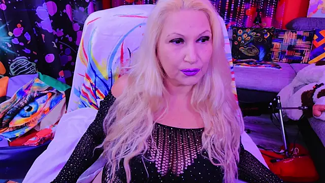 Snapshot of mature_lisa_naughty chatting on 10-13-25, 08:32 mature lisa naughty online show from 10-13-25, 08:32
