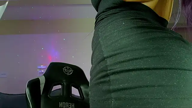 Snapshot of isa_hotwifee chatting on 10-18-25, 05:48 isa hotwifee online show from 10-18-25, 05:48