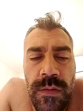 Snapshot of kevgir08 chatting on 07-07-26, 06:33 kevgir08 online show from 07-07-26, 06:33