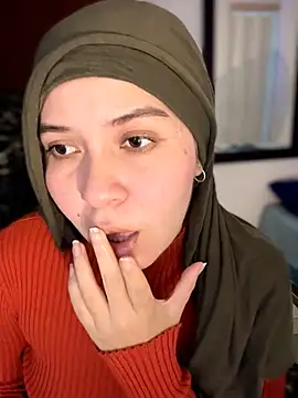 MatchedEyebrow online show from 04-17-26, 08:44