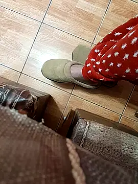 feet toes online show from 03-18-25, 05:34