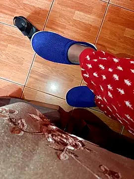 feet toes online show from 12-15-25, 06:19