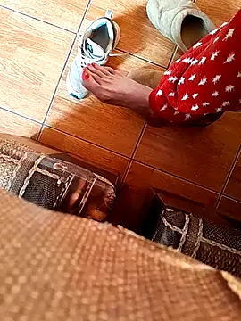 feet toes online show from 02-26-25, 06:19