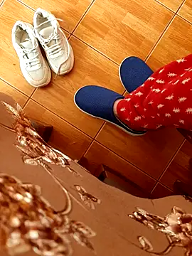 feet toes online show from 10-30-25, 05:50