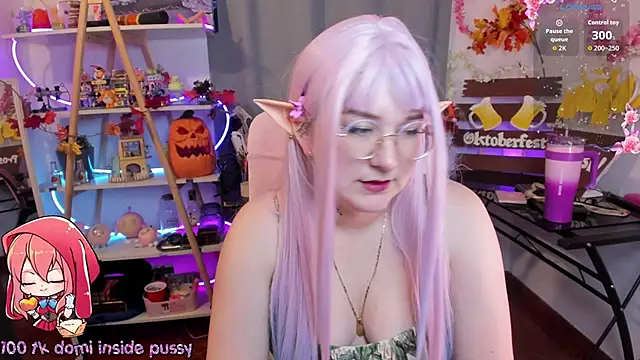 Snapshot of HunnyyLove chatting on 10-10-25, 05:25 HunnyyLove online show from 10-10-25, 05:25