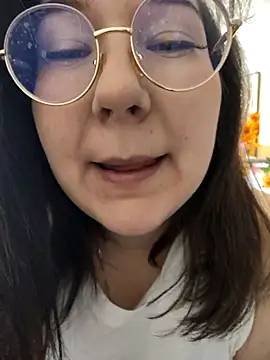 Snapshot of HunnyyLove chatting on 09-15-25, 05:57 HunnyyLove online show from 09-15-25, 05:57
