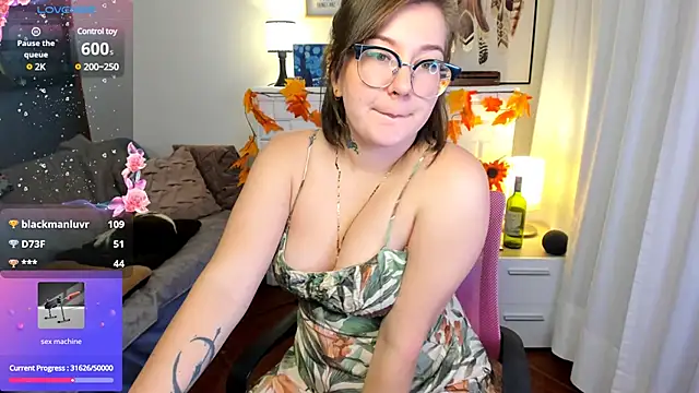 Snapshot of HunnyyLove chatting on 03-04-25, 08:27 HunnyyLove online show from 03-04-25, 08:27