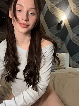 Snapshot of Camilla_Railian chatting on 03-18-25, 03:22 Camilla Railian online show from 03-18-25, 03:22